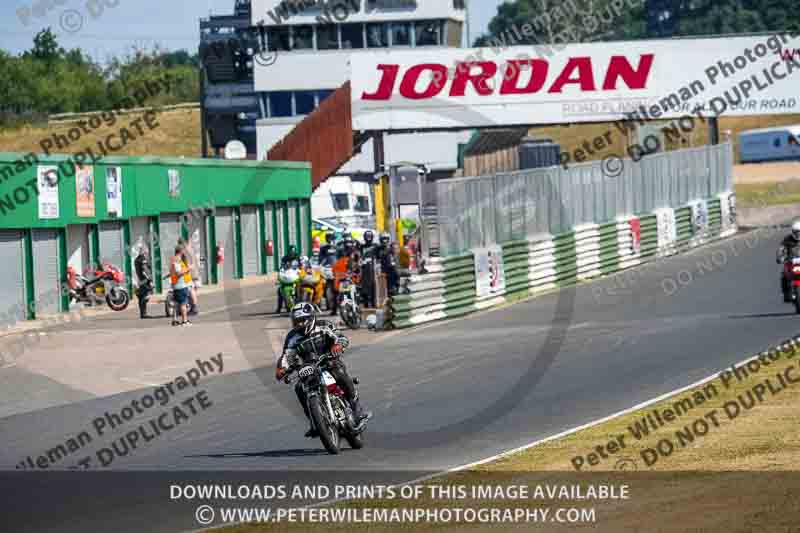 Vintage motorcycle club;eventdigitalimages;mallory park;mallory park trackday photographs;no limits trackdays;peter wileman photography;trackday digital images;trackday photos;vmcc festival 1000 bikes photographs